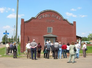 Tour of historic places in the Village of Vilna (2002).