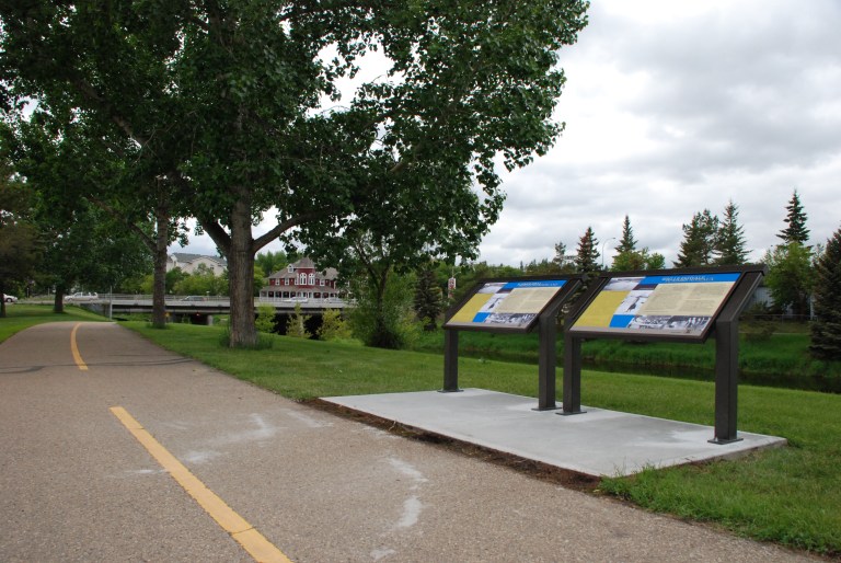 An image of the new heritage marker along the Sturgeon River.