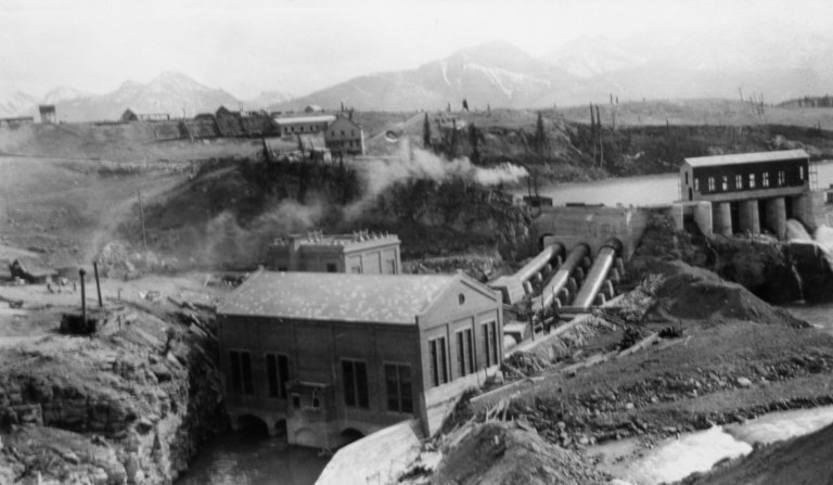 Calgary Power’s power house at Horseshoe Falls on the Bow River, ca. 1912 (Glenbow Archives, NA-3544-28.) 