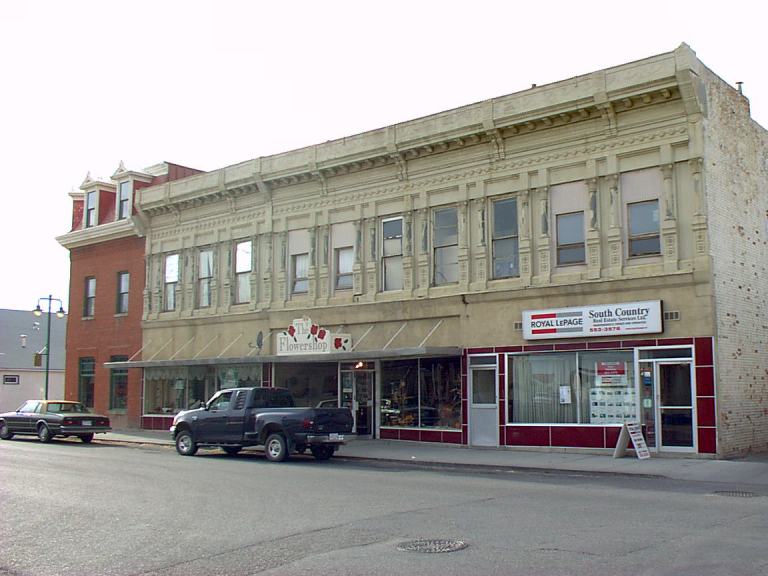 The Grier Block in 2001, many years before the restoration began (November 2001).