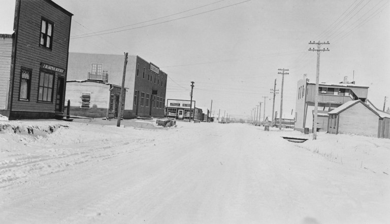 Commercial district of Black Diamond, January 1932. Although it Pre-existed the Turner Valley oil and gas discovery, Black Diamond grew rapidly to serve the burgeoning industry. (Provincial Archives of Alberta , A6999.)