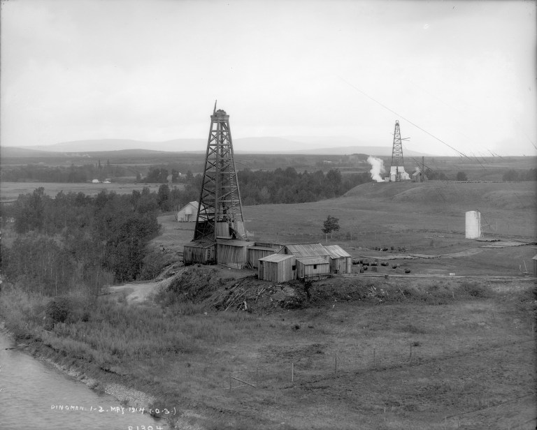 The Dingman No. 1 and Dingman No. 2 wells on the banks of the Sheep River, Turner Valley, 1914. These two wells ushered in Alberta’s first major oil boom, which saw the drilling of hundreds of wells and the establishment of numerous communities in the Turner Valley region. (Provincial Archives of Alberta, P1304.)