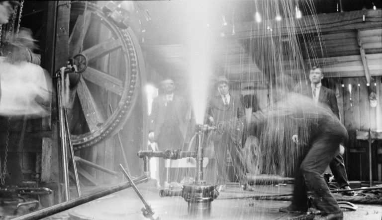Turner Valley Discovery Well Blowing, 1914. (Provincial Archives of Alberta, P1883.)