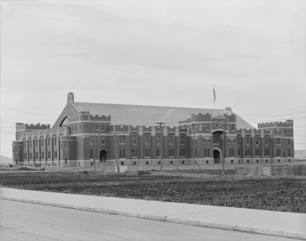 Mewata Armoury (Provincial Archives of Alberta, P.4017).