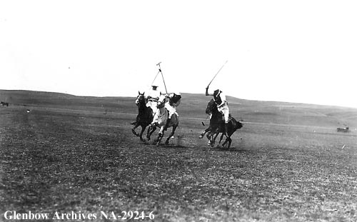 Polo players at Cochrane, Alberta, ca.1913 (Glenbow Archives, NA-2924-6).