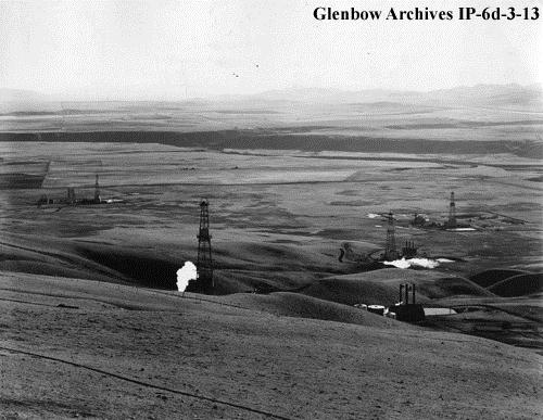 View from the Longview Hill, November 1936. The oilfield community of Longview, or Little New York, was established near the foot of this prominent hill. (Glenbow Archives, IP-6d-3-13).