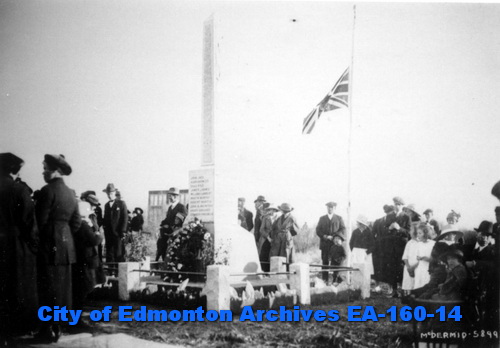 Newly unveiled Beverly Memorial, 17 October, 1920 (City of Edmonton Archives, EA-160-14)