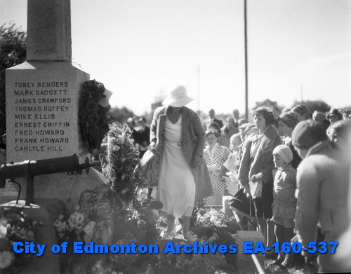 Beverly War Memorial, September 1933 (City of Edmonton Archives, EA-160-537).