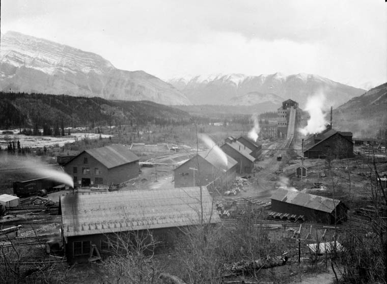Bankhead Mine, Bankhead, AB, 1909. Source: Library and Archives Canada, MIKAN 3373432