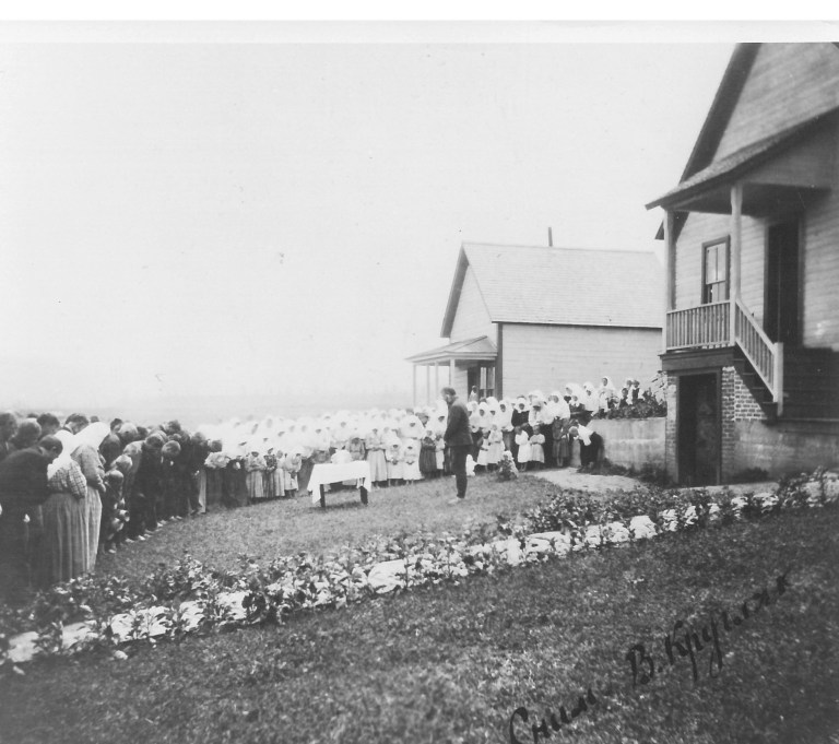 Village of Bogatoi Rodnik near Lundreck, Alberta. Taken circa 1920.